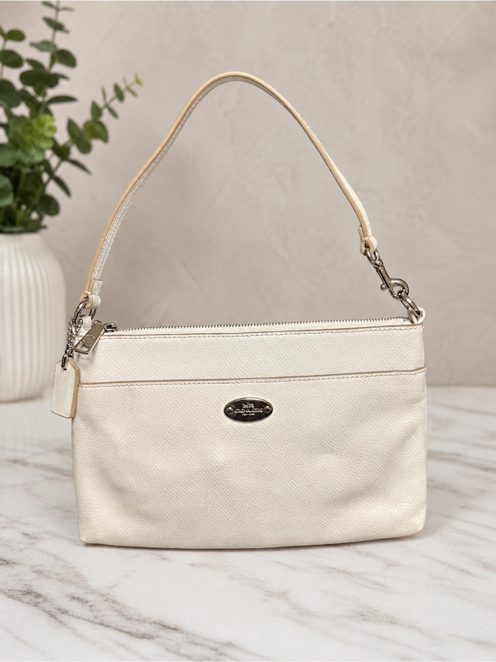 Coach Ivory Crossgrain Leather Zip Top Wristlet & Hangtag EUC $118